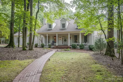 211 Avinger Ln, Davidson, NC 28036