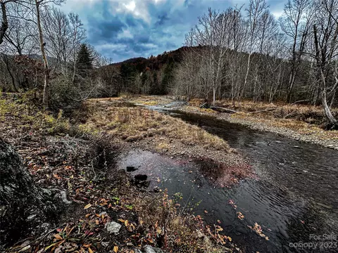 7845 Highlands Rd, Franklin, NC 28734
