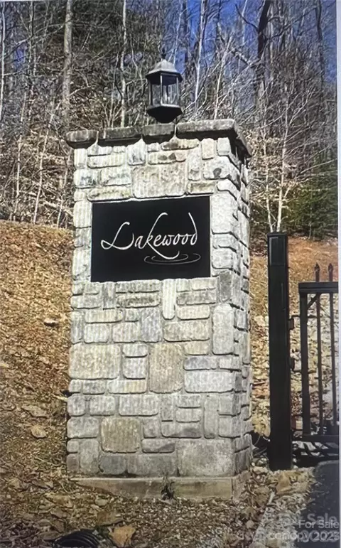 000 W Lake Drive Rd, Marion, NC 28752