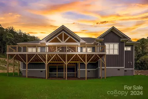 297 Maple Knoll Dr, Hendersonville, NC 28792