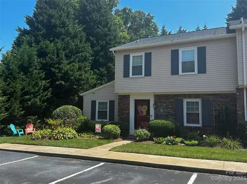 2705 N Center St NW #26, Hickory, NC 28601