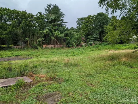 1 Hazelton Drive, Hendersonville, NC 28739
