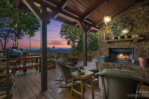 808 Mayapple Ln, Mars Hill, NC 28754