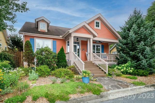 27 S Inglenook Ln, Flat Rock, NC 28731