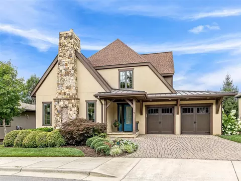 19 Chantilly Dr, Asheville, NC 28804