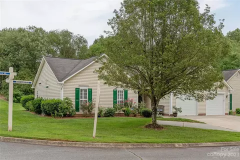 11 Red Barn Ln, Fletcher, NC 28732
