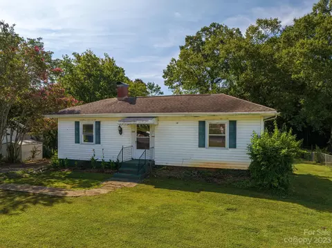 1304 E Catawba St, Belmont, NC 28012