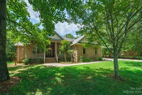 1647 Buckhorn Trl, Stanley, NC 28164