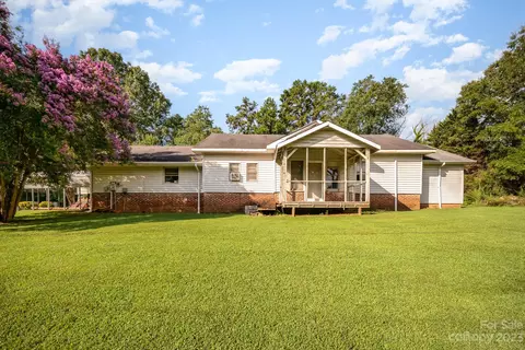 3120 28th Avenue Dr NE, Hickory, NC 28601