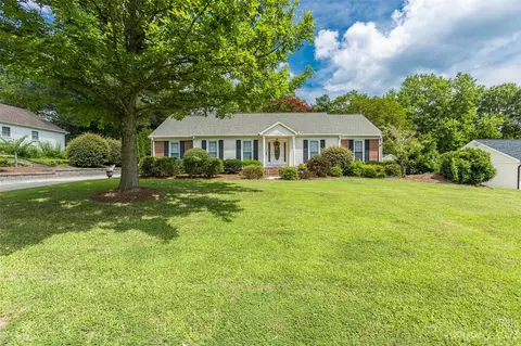 1410 Georgetowne Dr, Gastonia, NC 28054