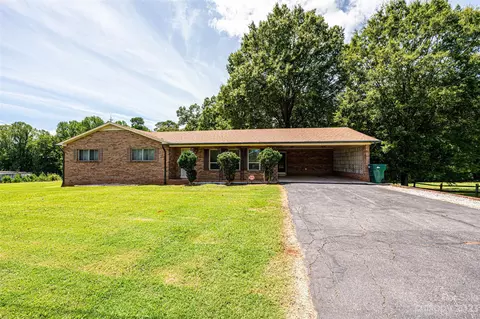 800 Ac Little Dr, Newton, NC 28658