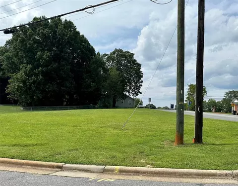 158 Lenoir Rhyne Se Blvd SE, Hickory, NC 28602