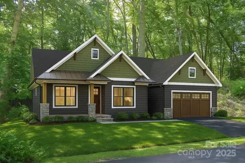 120 Ivywood Ln, Laurel Park, NC 28739