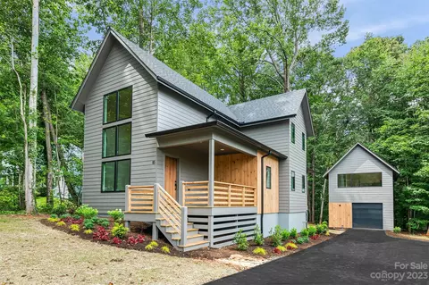 10 English Pl, Candler, NC 28715