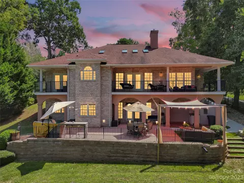 6994 Locke Dr, Sherrills Ford, NC 28673