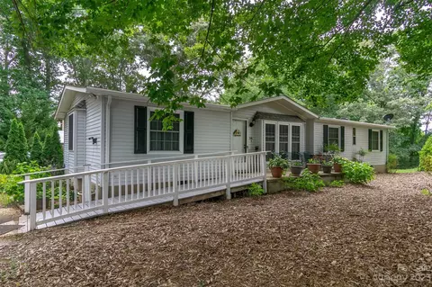 94 Blake Rd, Fletcher, NC 28732