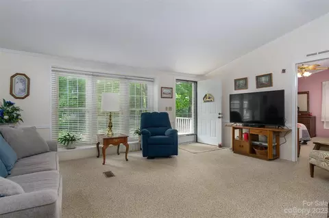 94 Blake Rd, Fletcher, NC 28732 photo 2