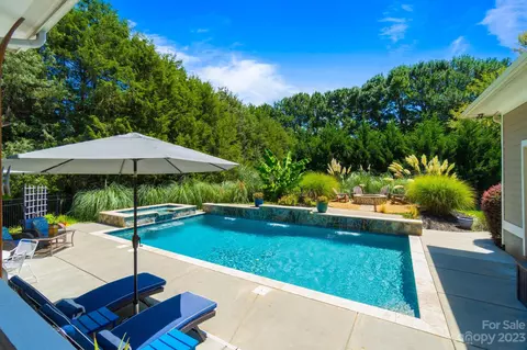 111 Swayne Dr, Mooresville, NC 28117