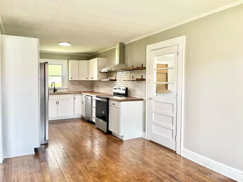 406 9th St, Conover, NC 28613 photo 4