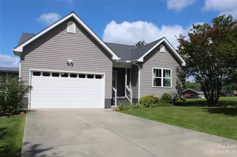 10 Robin Way, Candler, NC 28715