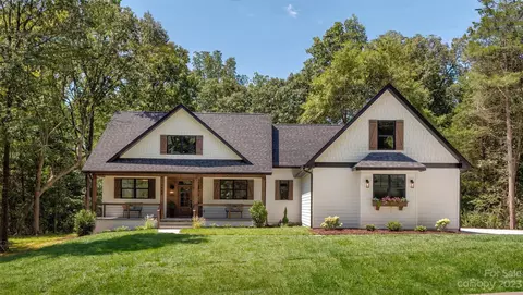 1605 Breezewood Dr, Charlotte, NC 28262