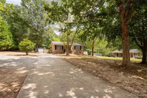 693 Adams Ln, Lancaster, SC 29720 photo 2