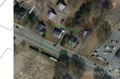 511 1st St E #1, Conover, NC 28613