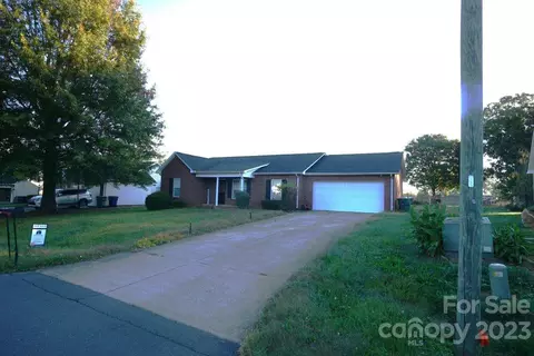 711 Gemcrest Ne Dr NE, Conover, NC 28613 photo 2
