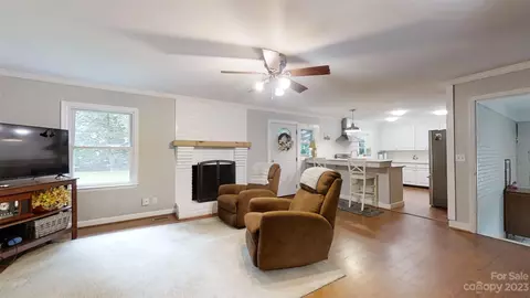 840 E Chestnut St, Stanley, NC 28164 photo 4