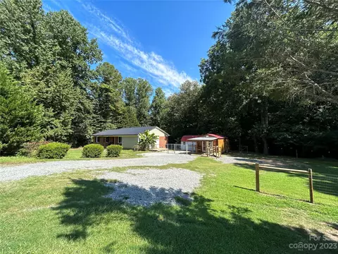 840 E Chestnut St, Stanley, NC 28164 photo 3