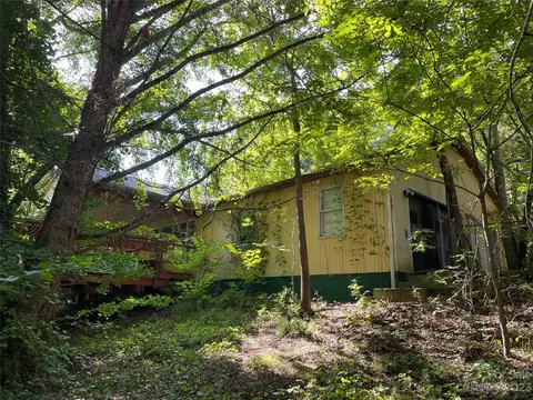 105 Pine Hill Dr, Swannanoa, NC 28778