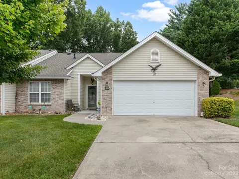 36 Wiltshire Cir, Fletcher, NC 28732