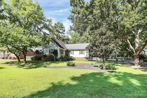 7741 Surreywood Pl, Charlotte, NC 28270