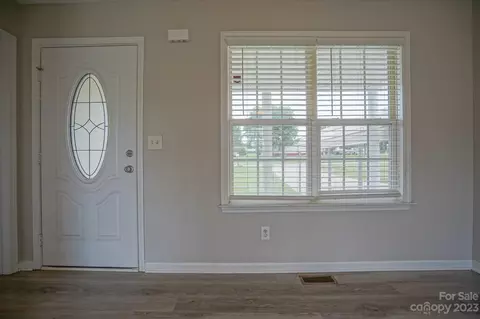109 Lakeview Dr, Shelby, NC 28152 photo 4