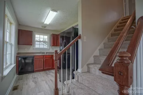109 Lakeview Dr, Shelby, NC 28152 photo 9