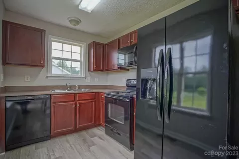 109 Lakeview Dr, Shelby, NC 28152 photo 10