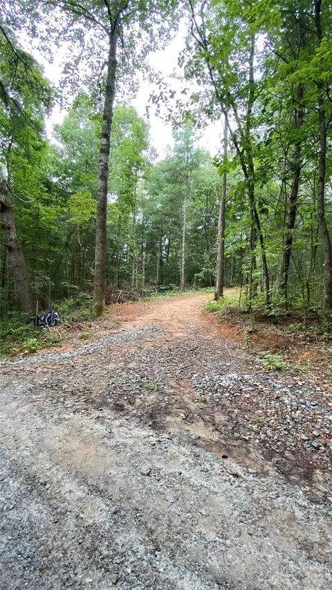 108 Carlisle Dr, Hendersonville, NC 28792