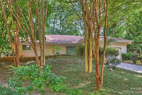 4220 Woods End Ln, Charlotte, NC 28277