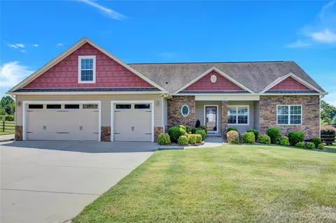 172 Wheatfield Dr, Statesville, NC 28677