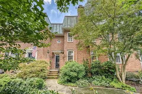 143 Perrin Pl, Charlotte, NC 28207