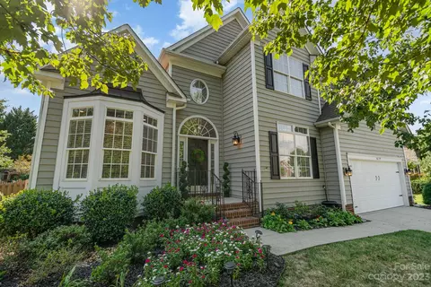 8139 Brookings Dr, Charlotte, NC 28269