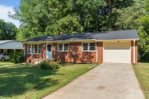 9 Hawthorne Ln, Lexington, NC 27295