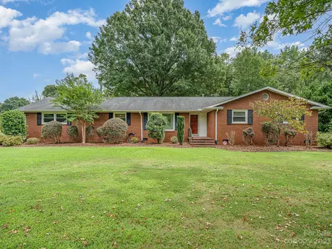 9828 Pinewood Ln, Charlotte, NC 28269