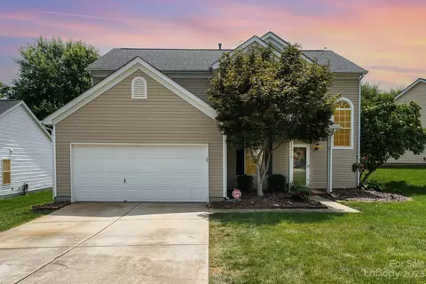 15916 Bubbling Branch Ln, Charlotte, NC 28273