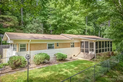 641 Esseola St, Saluda, NC 28773