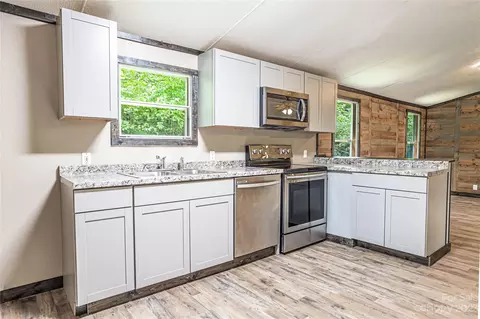 350 Sugar Cove Rd, Clyde, NC 28721