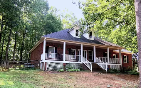 2312 Mill House Ln, Matthews, NC 28104