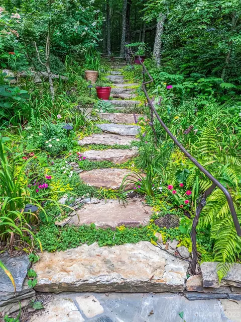 16 Prayer Ridge Rd, Fairview, NC 28730 photo 4