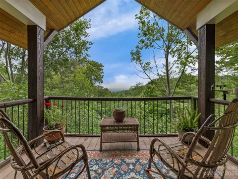 16 Prayer Ridge Rd, Fairview, NC 28730