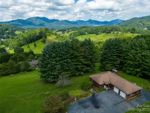 479 Evergreen Farm Cir, Waynesville, NC 28786